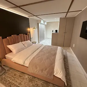 https://epic-house.bucharesthotelsnow.com